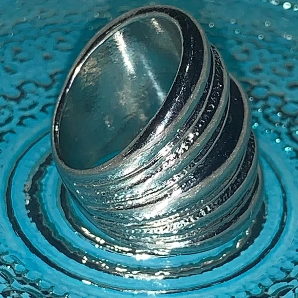 Silver Ring - Picture 7 of 12